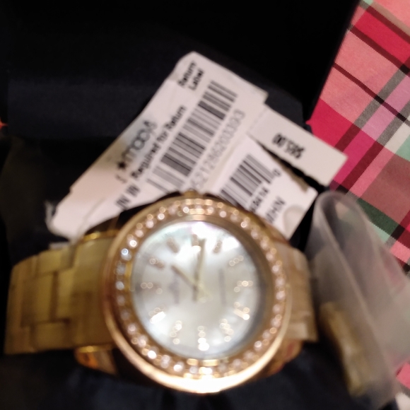NWT in box Anne Klein Dainty Beautiful 🎈 watch - Picture 2 of 4